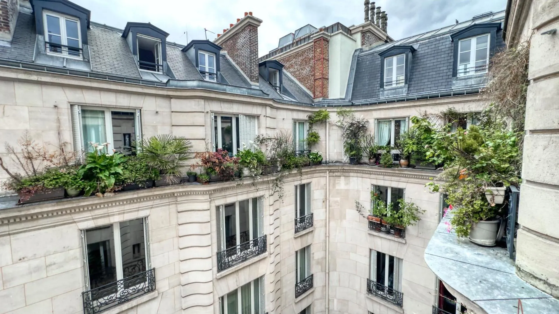 Apartment 3 Marais 4 *